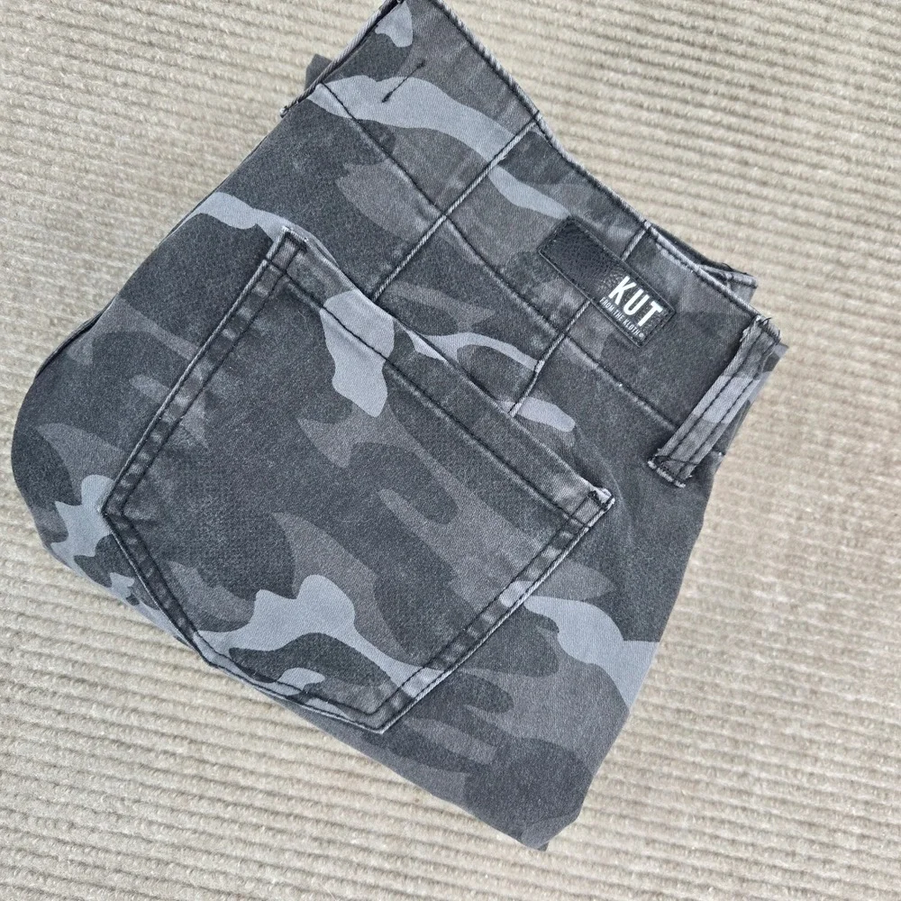 Kut from the Kloth Women‎ 10 Grey Camo Reese Ankle Straight Leg Utility Pants